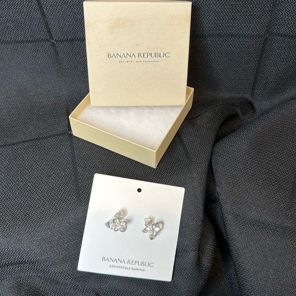 NWT Banana Republic convertible earring